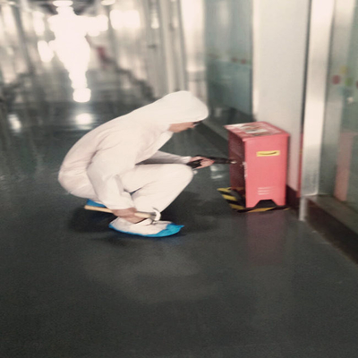 Kombinezon jednorazowy z włókniny Mikroporowaty jednorazowy kombinezon Hazmat